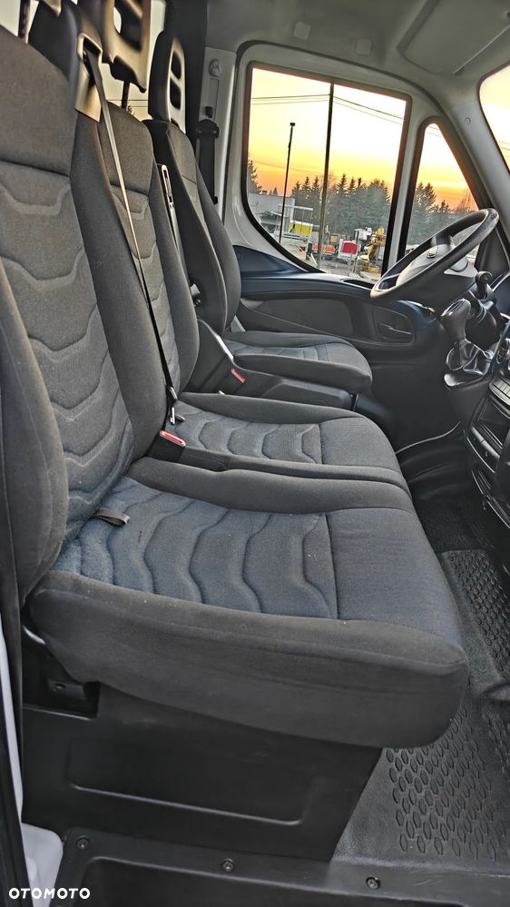 Iveco Daily 35C14  bliźniak brygadówka 7 osób - 14