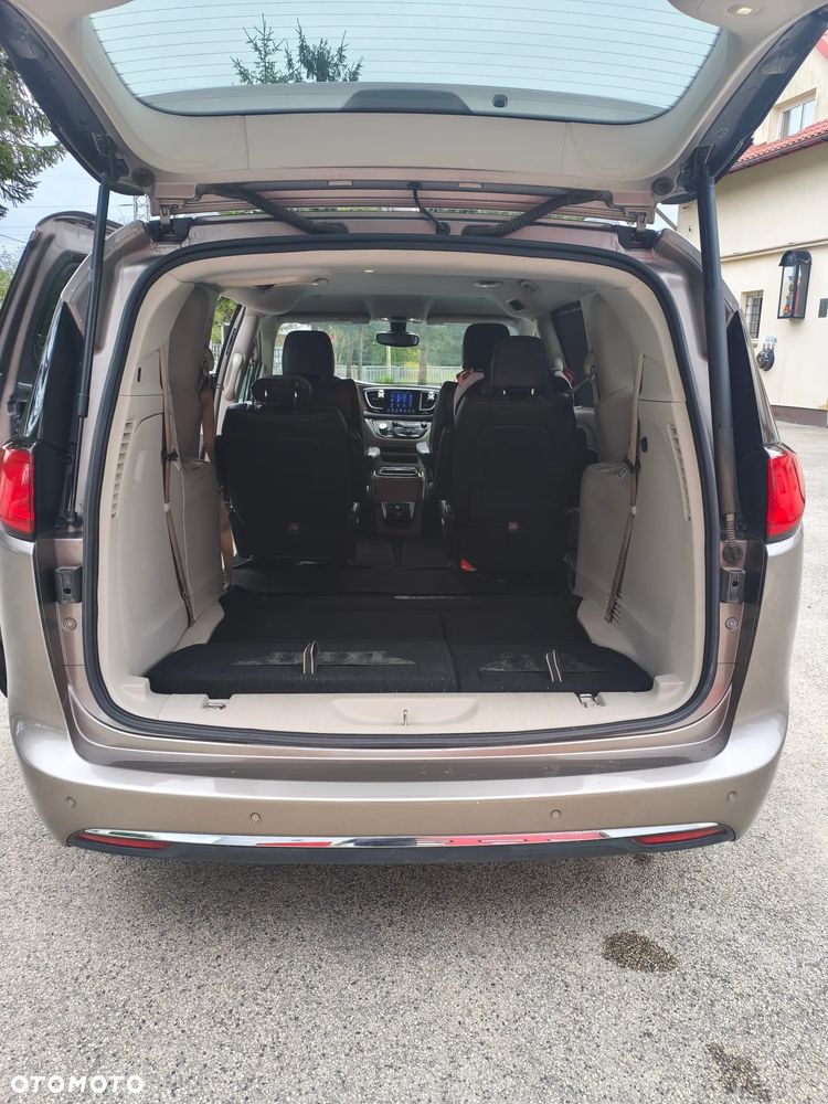 Chrysler Pacifica - 22