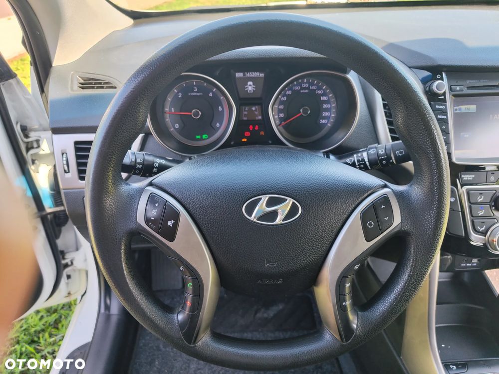 Hyundai i30 1.6 CRDi Fifa World Cup Edition - 16