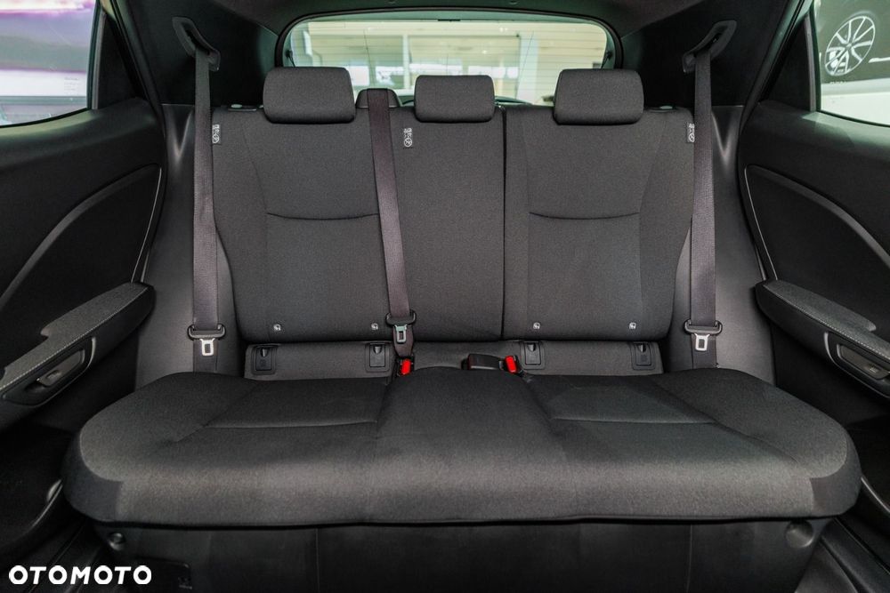 Lexus LBX 1.5 Hybrid - 11