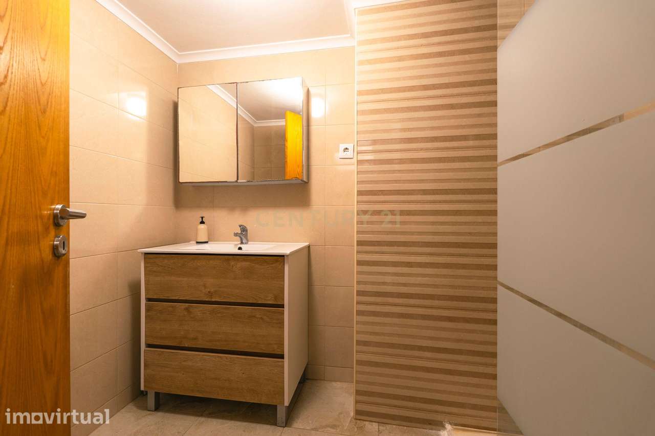 Apartamento T1+1 Remodelado com Varanda e arrecadação em São Domingos - Grande imagem: 4/35