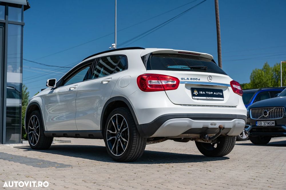 Mercedes-Benz GLA 200 d - 4