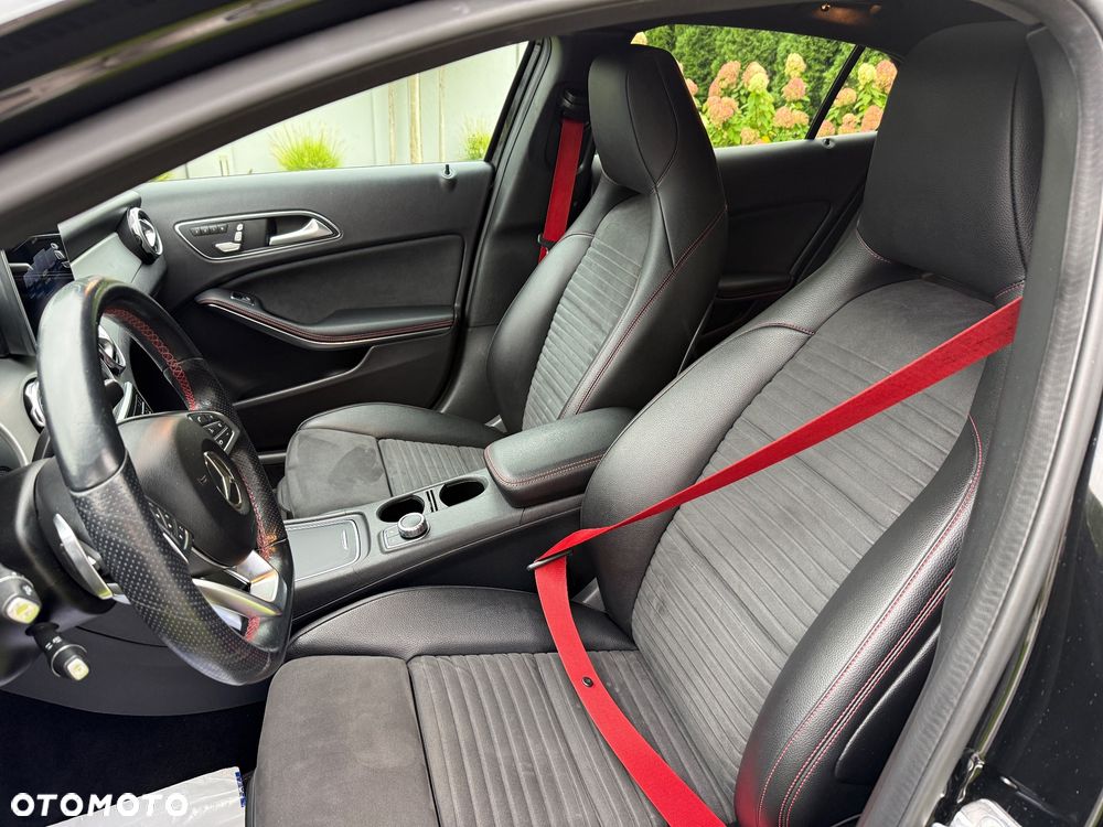 Mercedes-Benz GLA 200 7G-DCT AMG Line - 19