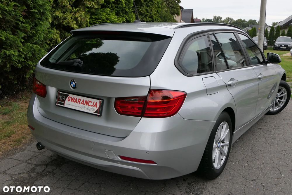BMW Seria 3 320d Touring xDrive - 4
