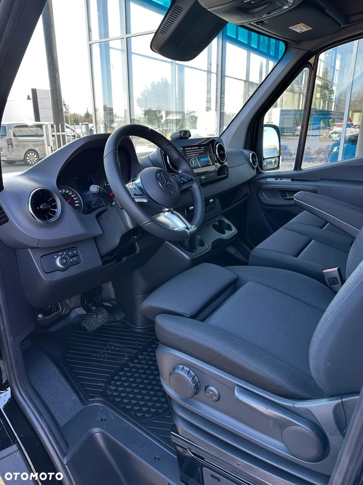 Mercedes-Benz Sprinter - 9