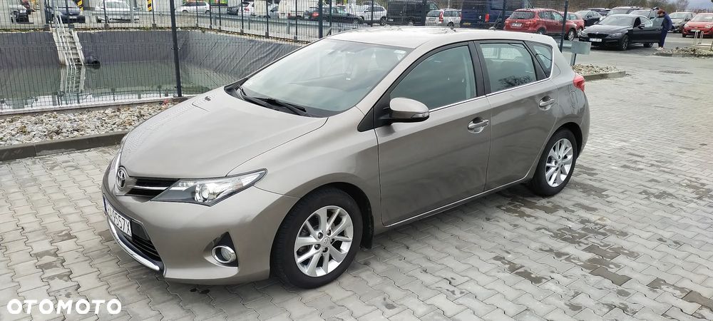 Toyota Auris 1.4 D-4D Edition - 1