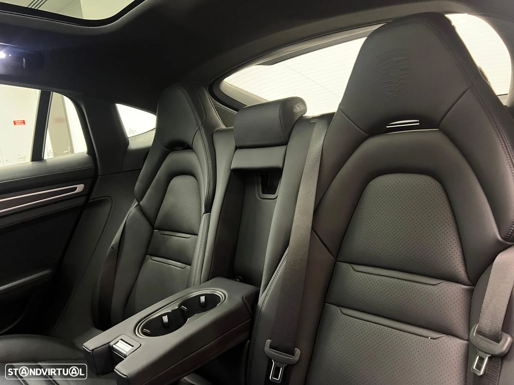 Porsche Panamera - 40