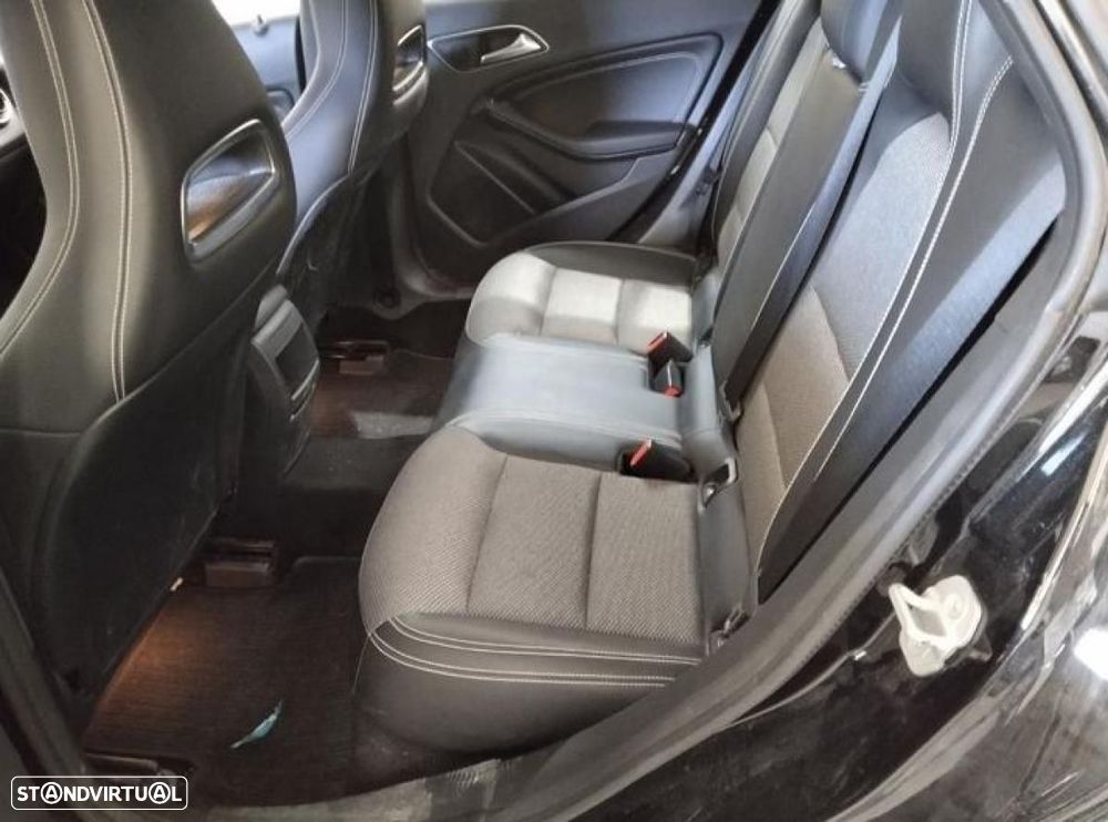 Mercedes-Benz CLA 180 - 4