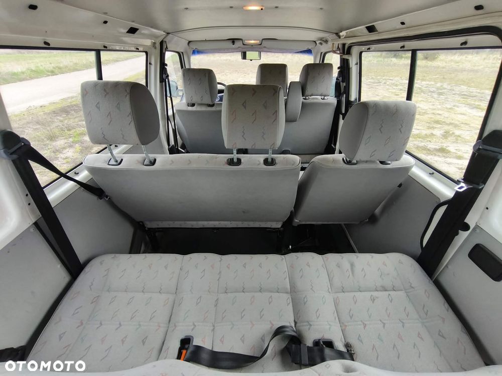 Volkswagen Transporter - 11