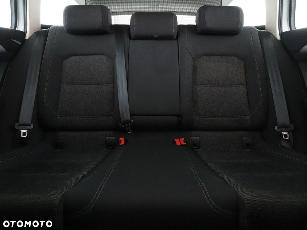 Volkswagen Passat - 19
