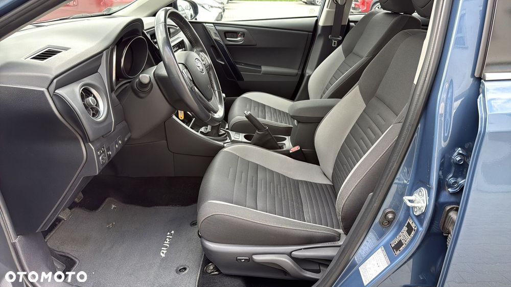 Toyota Auris - 13