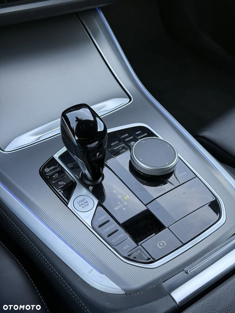 BMW X5 xDrive40d mHEV - 32