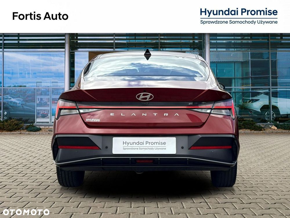 Hyundai Elantra 1.6 Executive CVT - 4