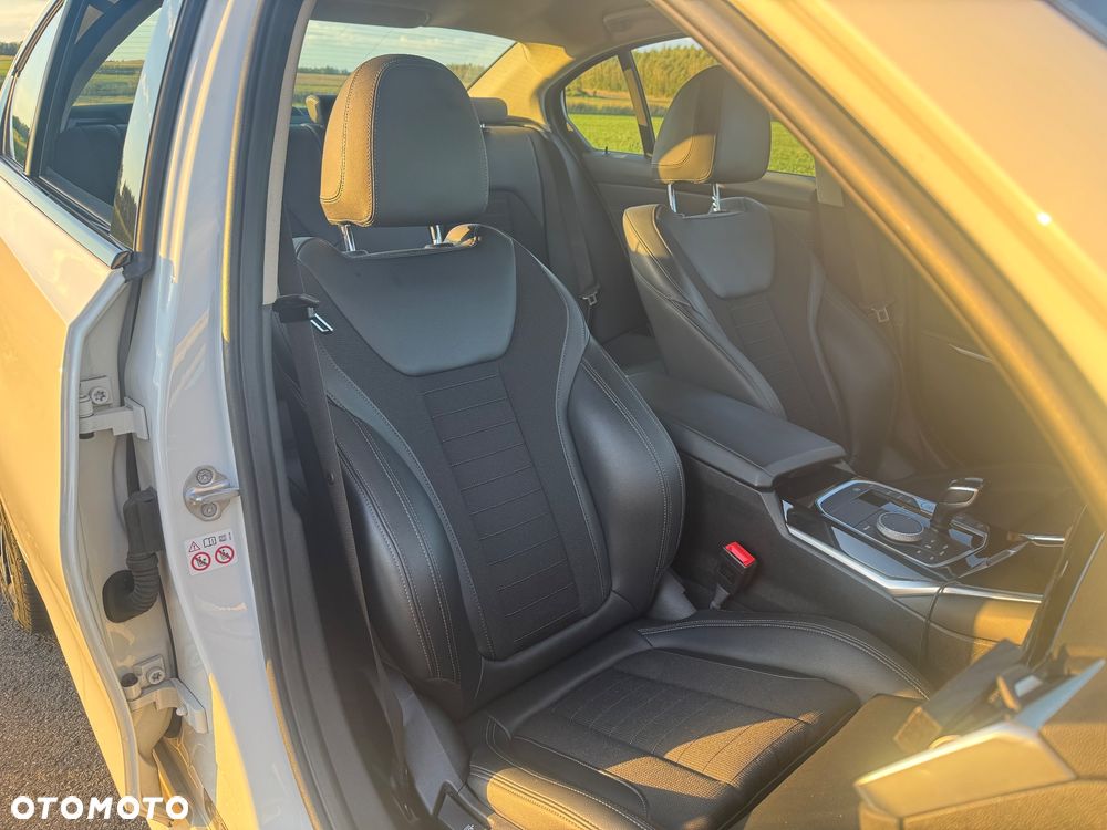 BMW Seria 3 318i Sport Line sport - 24
