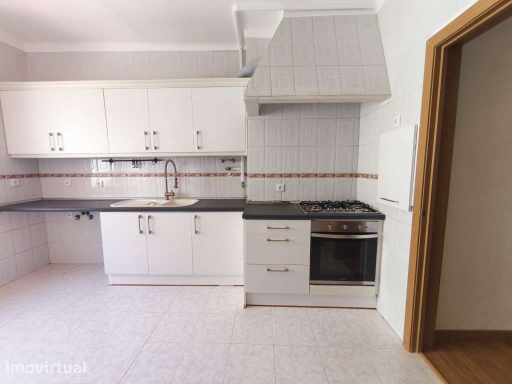 Apartamento T4 para venda com 101 m² de área bruta em Merçês Rio de... - Grande imagem: 3/30