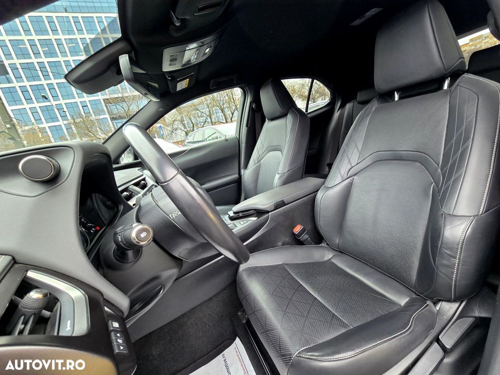 Lexus UX 250h Luxury Line - 8