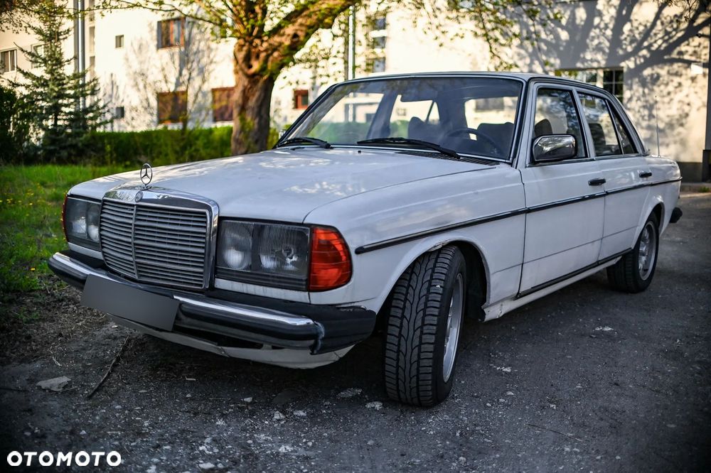 Mercedes-Benz W123 - 20