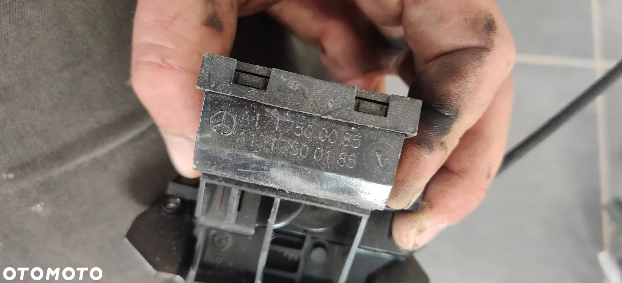 MERCEDES W211 W219 W209 W203 ZAMEK KLAPY A1717500085 - 2