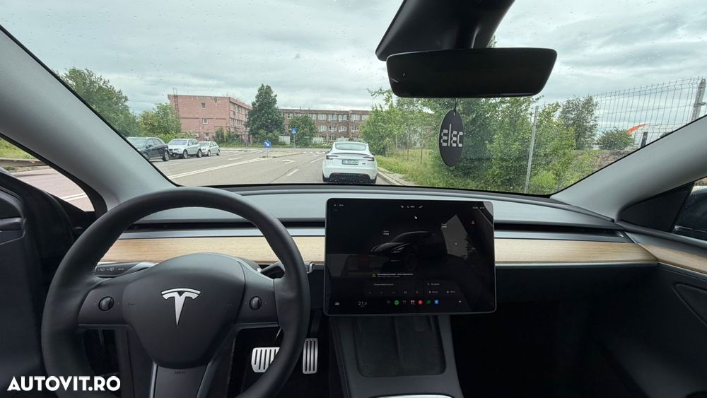 Tesla Model Y AWD Performance - 9