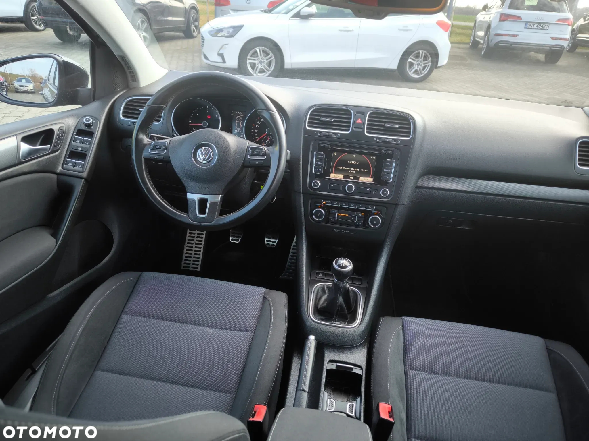 Volkswagen Golf 1.6 TDI DPF BlueMotion Technology Style - 11