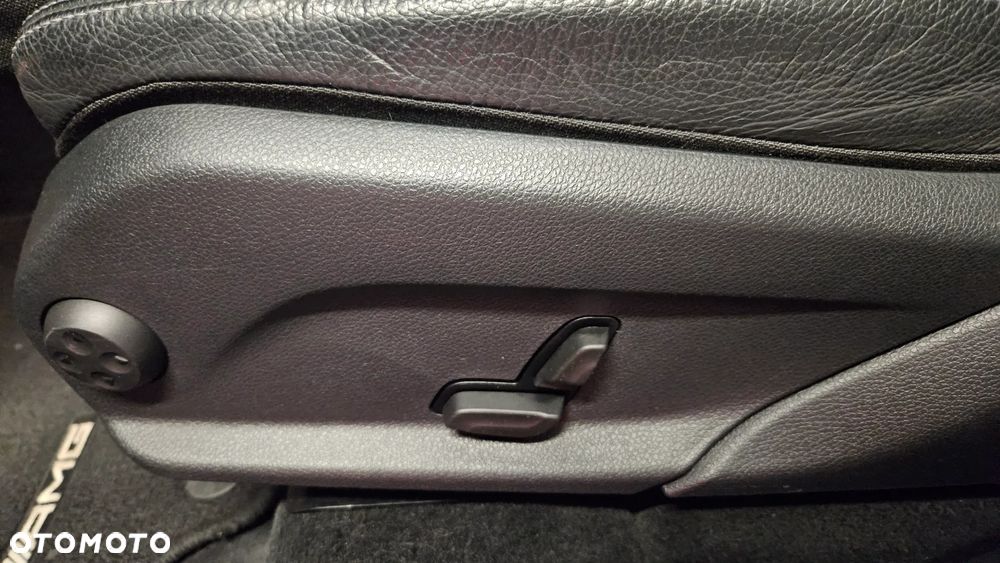 Mercedes-Benz GLC 250 4Matic 9G-TRONIC AMG Line - 29