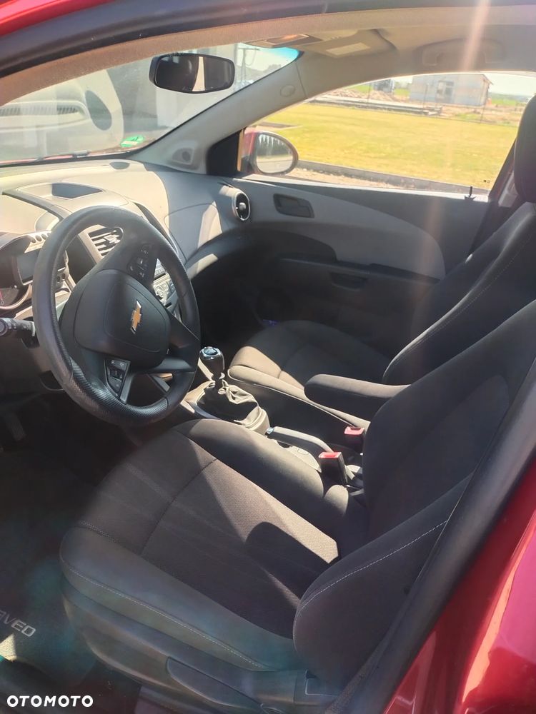 Chevrolet Aveo 1.4 16V LS Design+ - 10