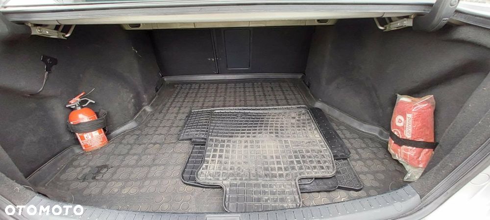 Toyota Avensis 1.8 Sol - 6