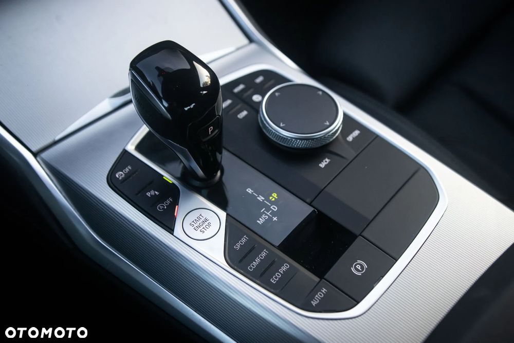 BMW Seria 3 330i xDrive Sport Line - 28