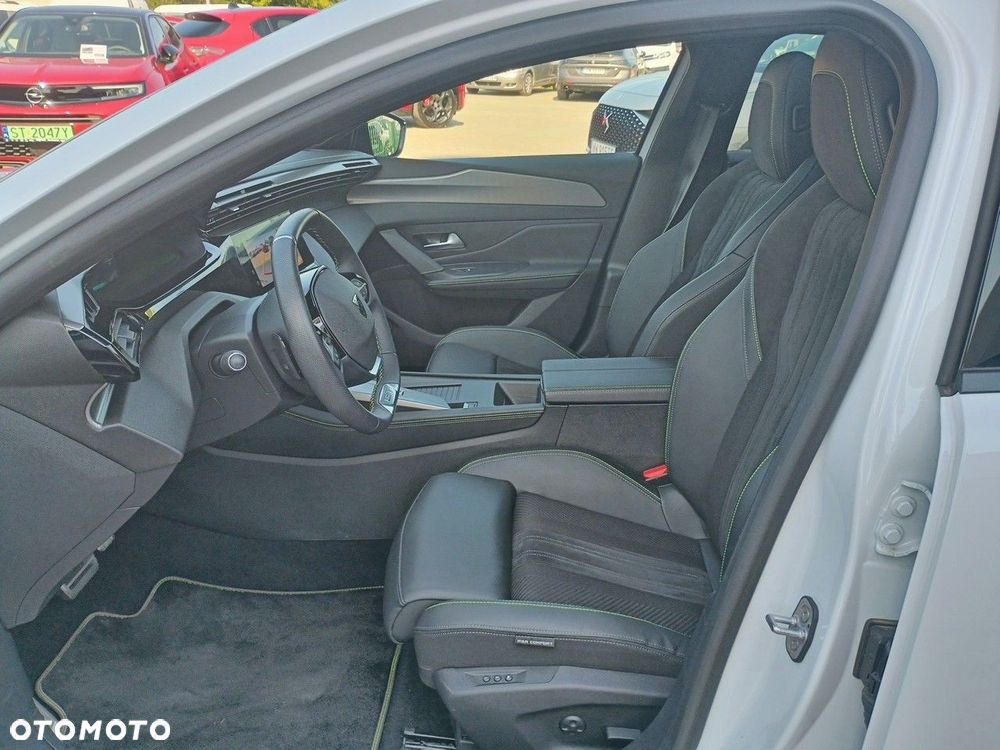 Peugeot 408 1.6 Plug-In Hybrid 225 GT EAT8 - 9