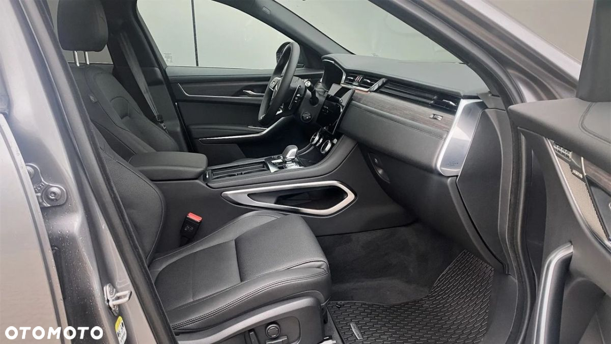 Jaguar F-Pace - 8