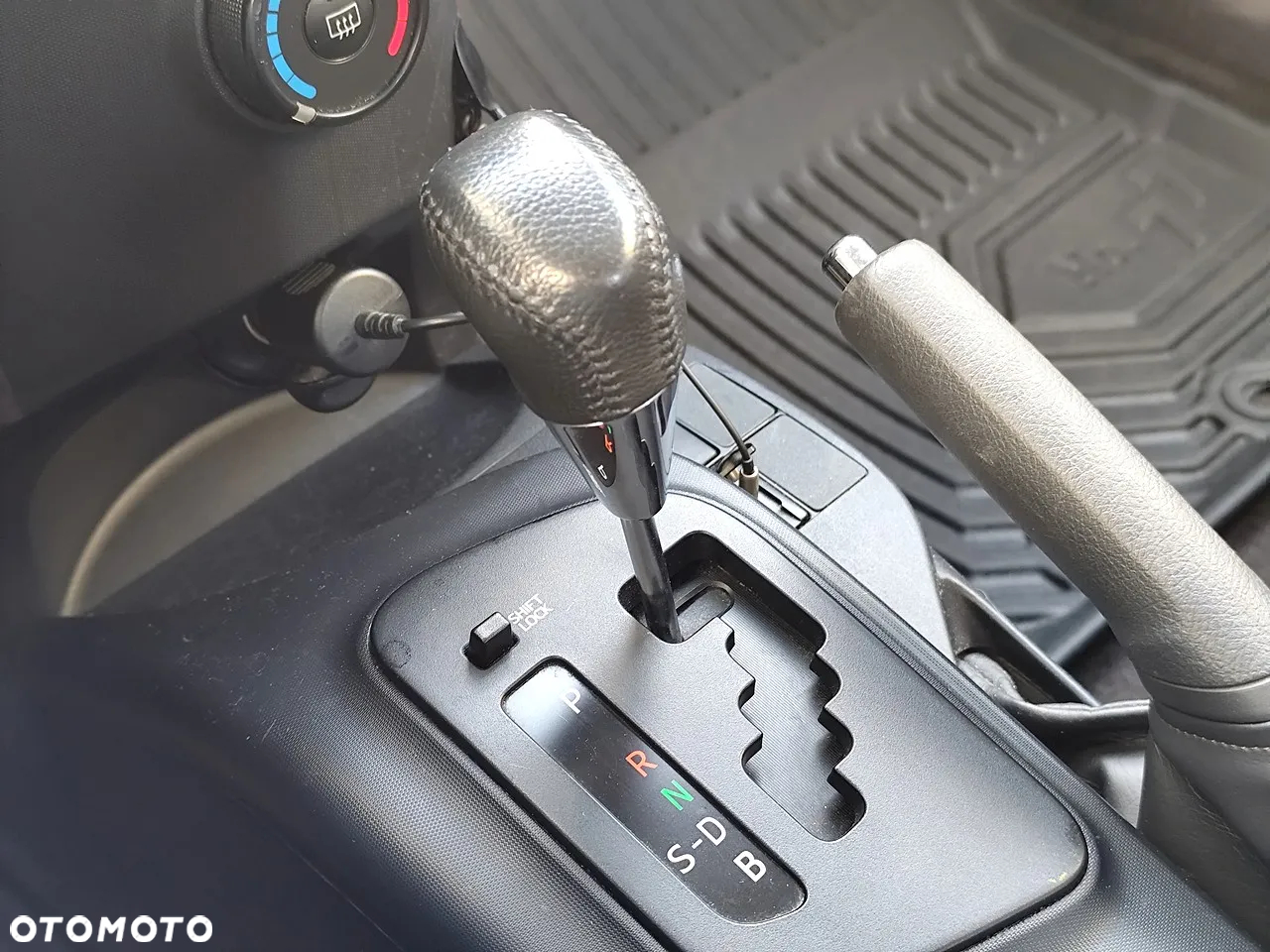 Toyota iQ 1.0 Luna CVT - 16