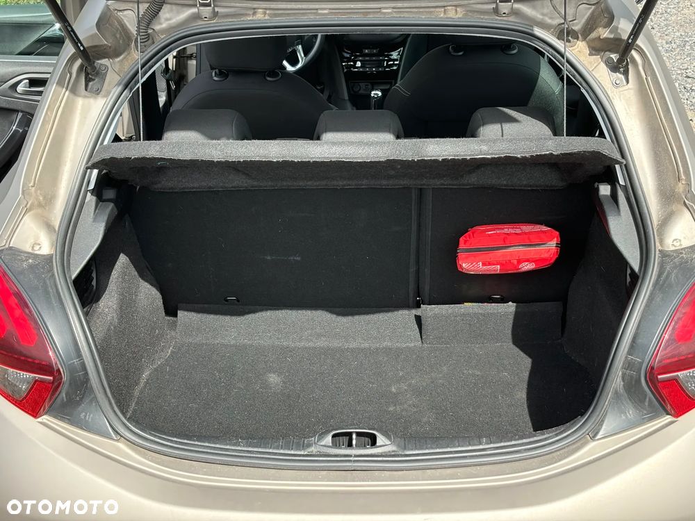 Peugeot 208 - 15