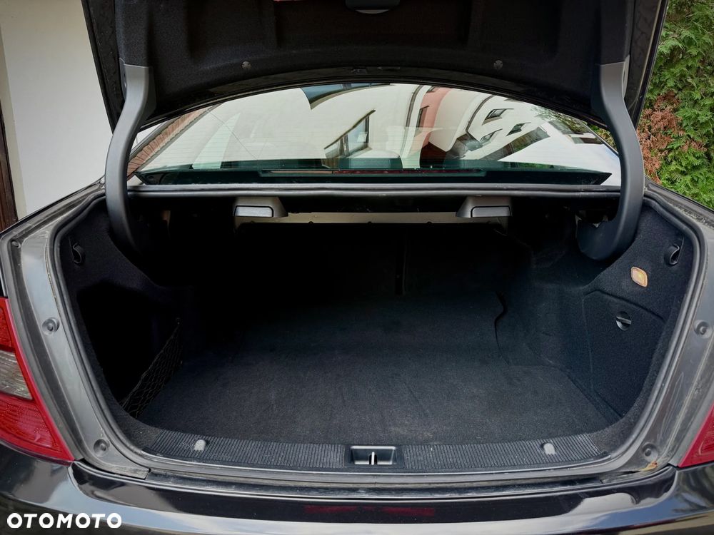 Mercedes-Benz Klasa C 180 CGI Automatik BlueEFFICIENCY Avantgarde - 8