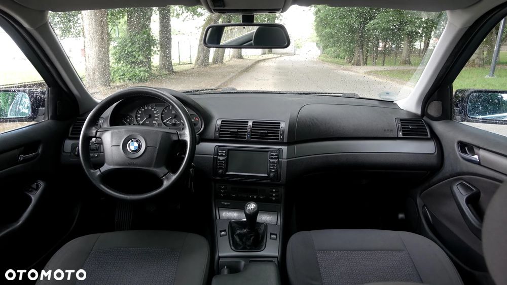 BMW Seria 3 320i - 12