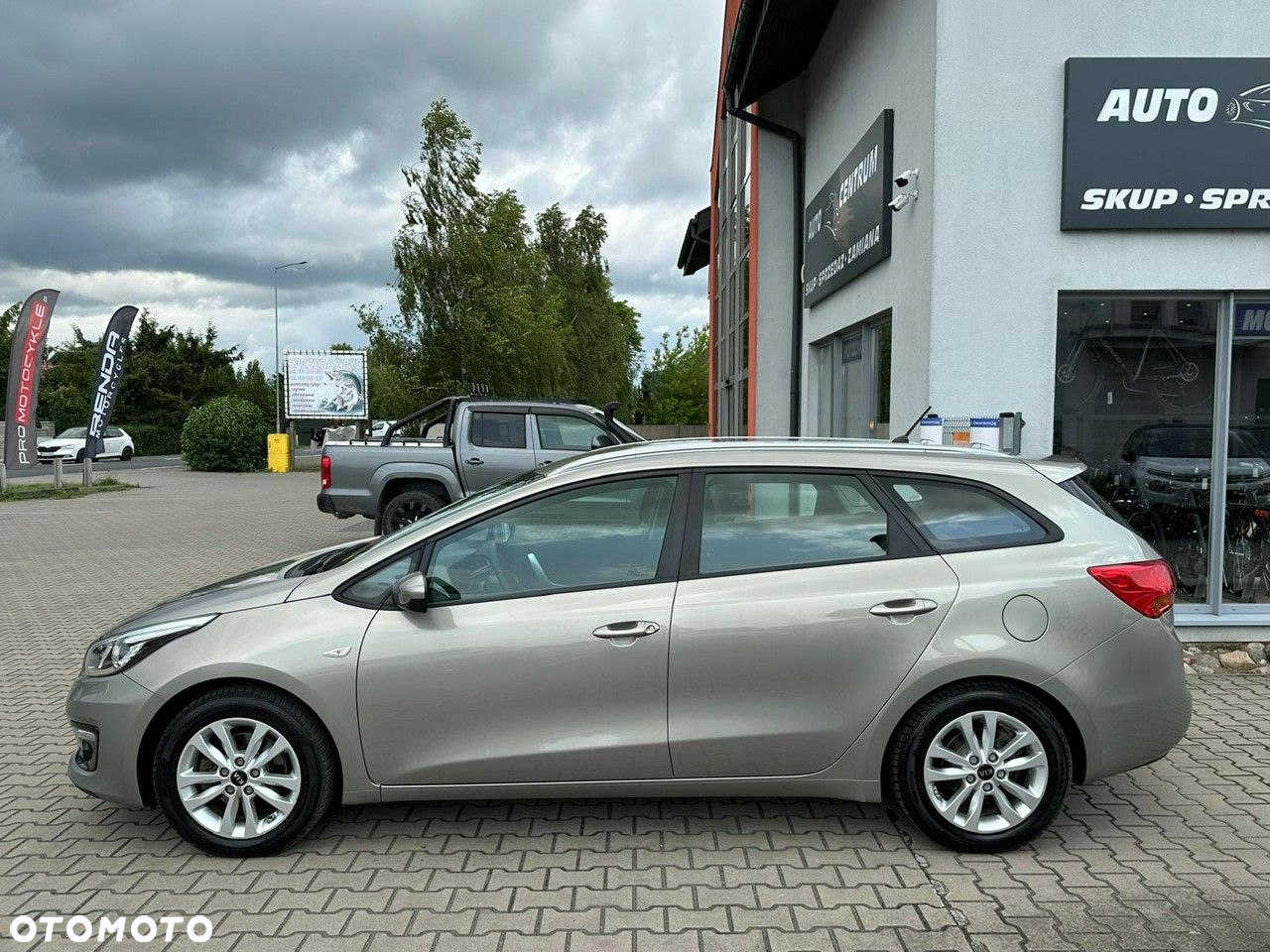 Kia Ceed - 10