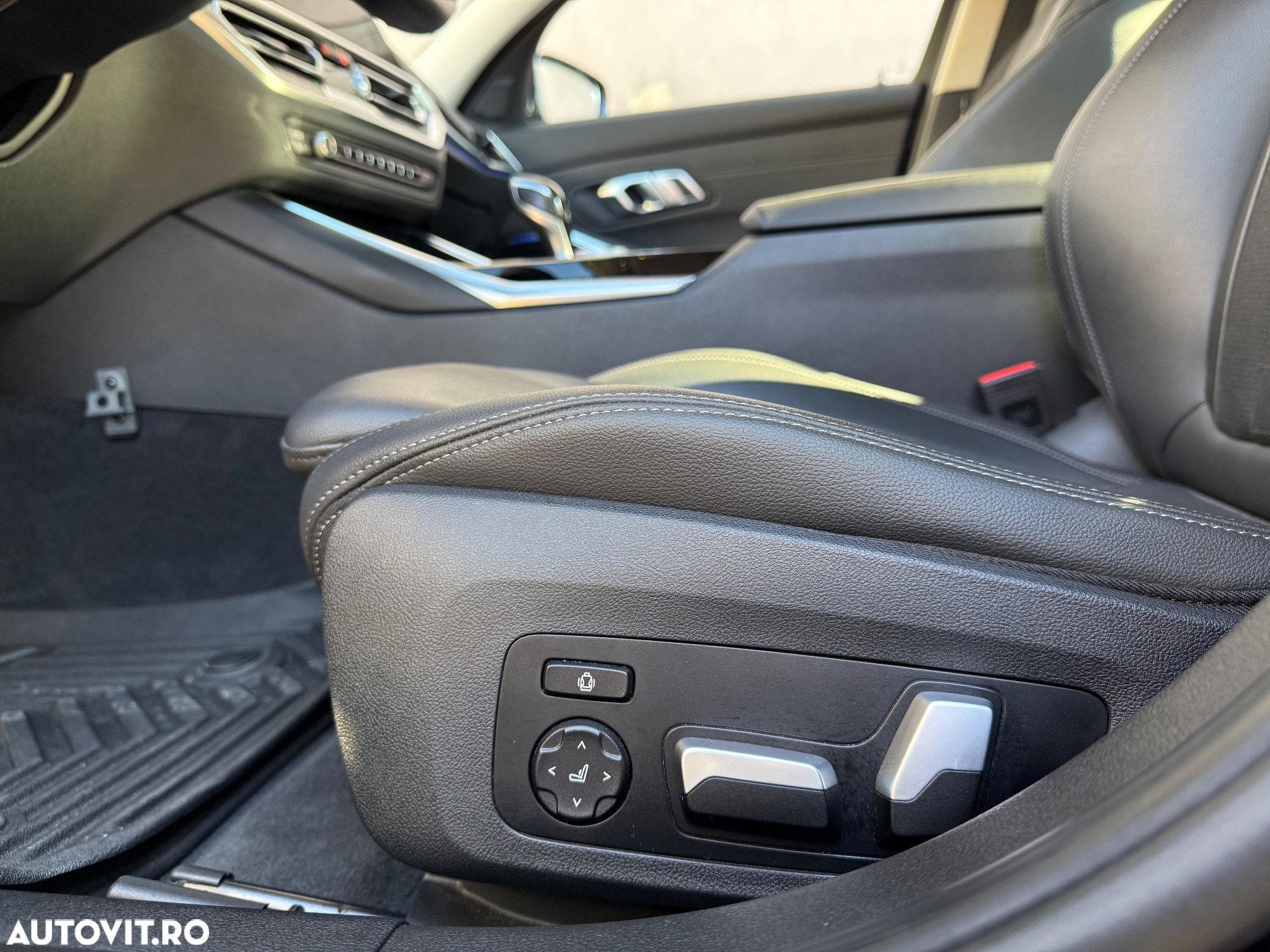 BMW Seria 3 318i Aut. Sport Line - 17