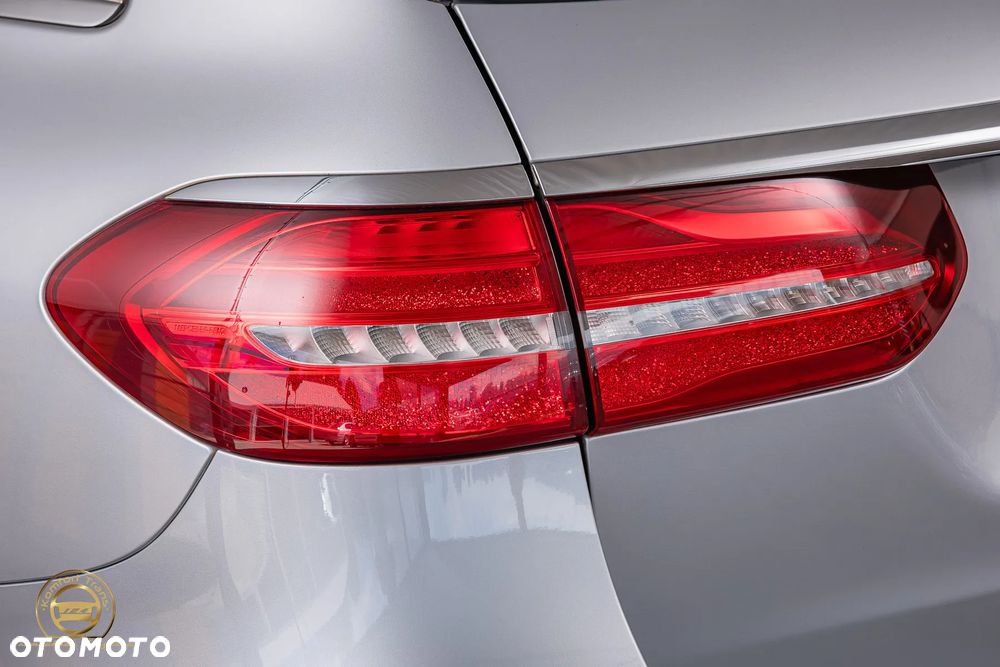 Mercedes-Benz Klasa E 220 d 4-Matic 9G-TRONIC - 11