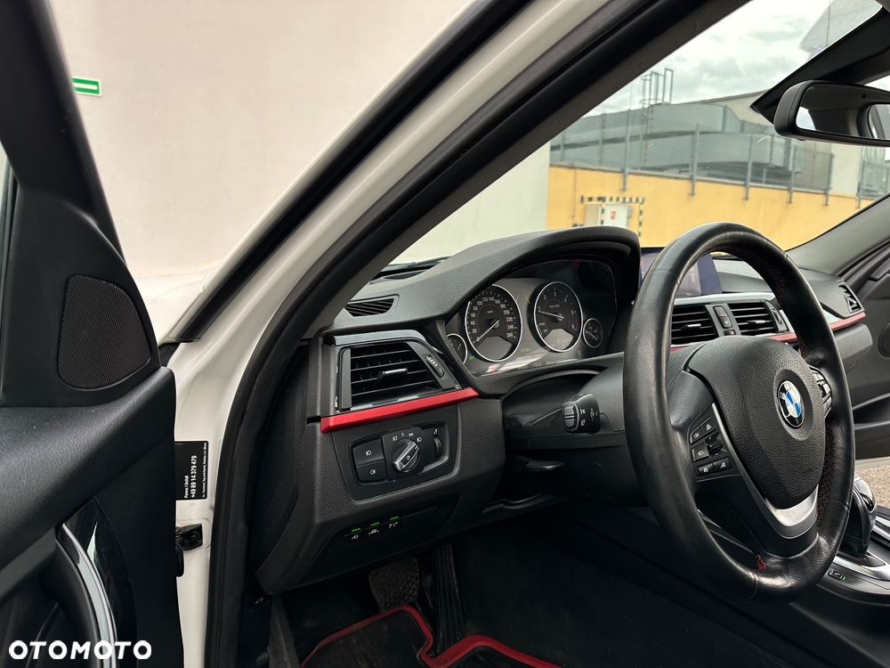 BMW Seria 3 320d Touring xDrive Sport Line - 19