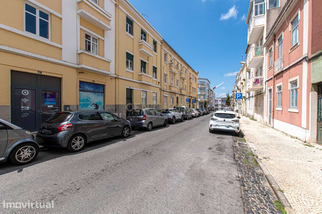Apartamento T2 com Charme | Campo de Ourique | Totalmente Equipado - Grande imagem: 4/40