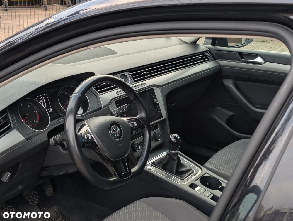 Volkswagen Passat 2.0 TDI SCR Trendline - 3