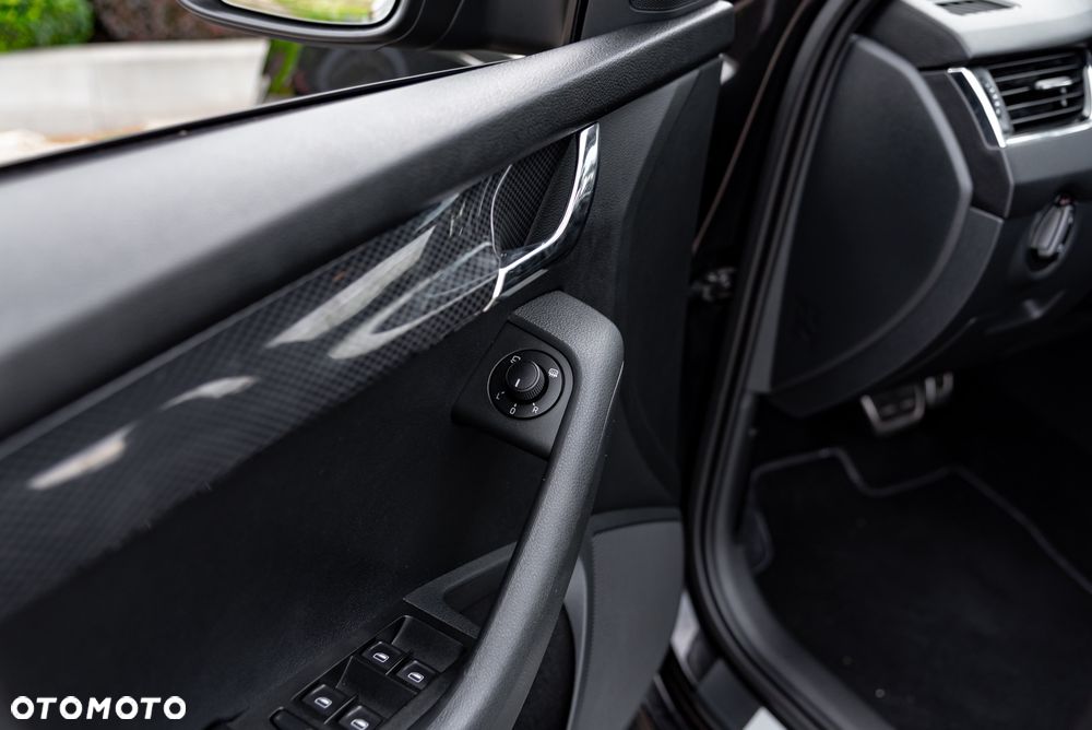Skoda Octavia 2.0 TDI DSG RS - 18