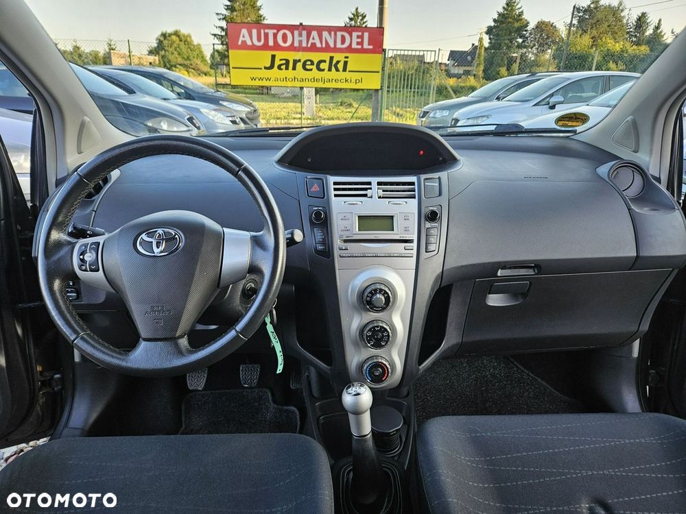Toyota Yaris - 12