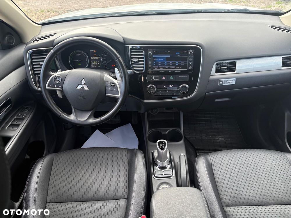 Mitsubishi Outlander 2.0 4WD Plus - 10