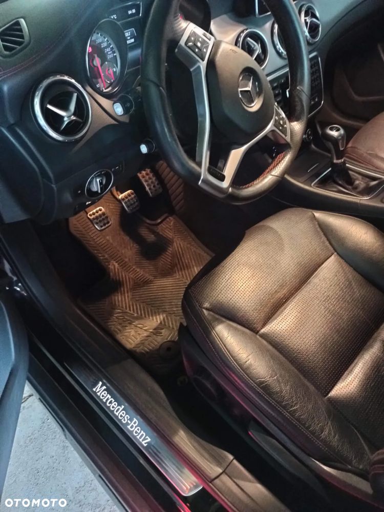 Mercedes-Benz GLA 180 - 22