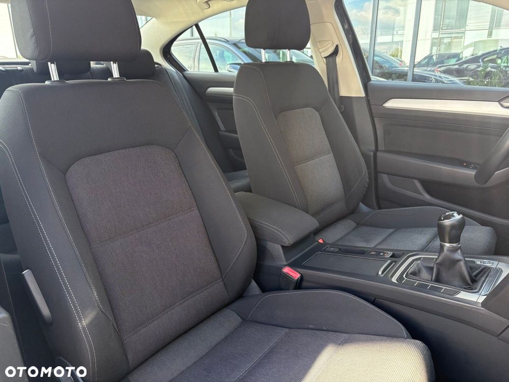 Volkswagen Passat - 16