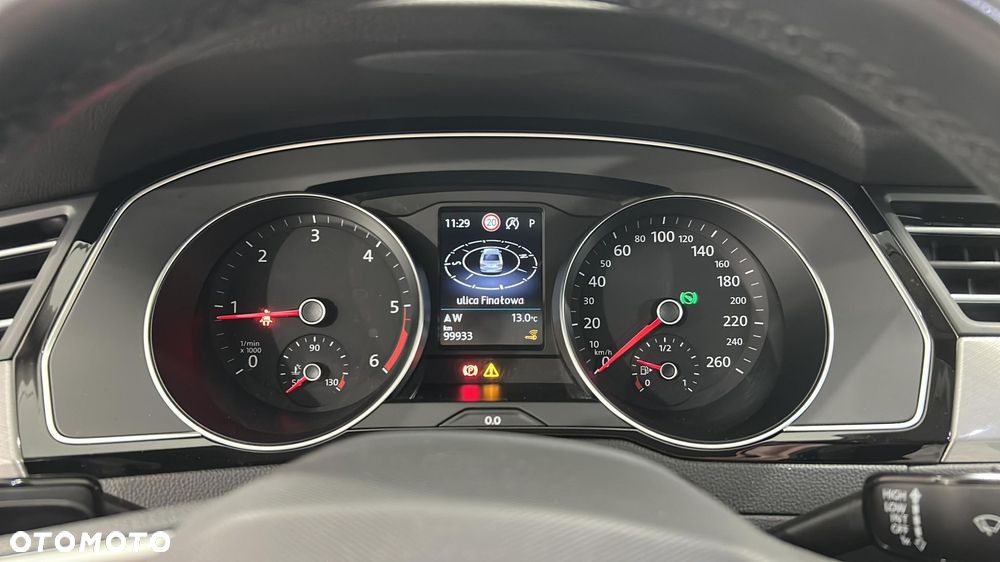 Volkswagen Passat - 16