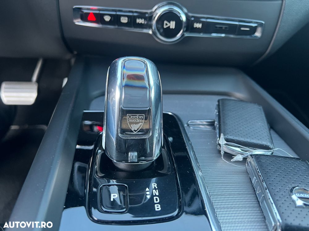 Volvo XC 60 T8 Twin Engine AWD R-Design - 29