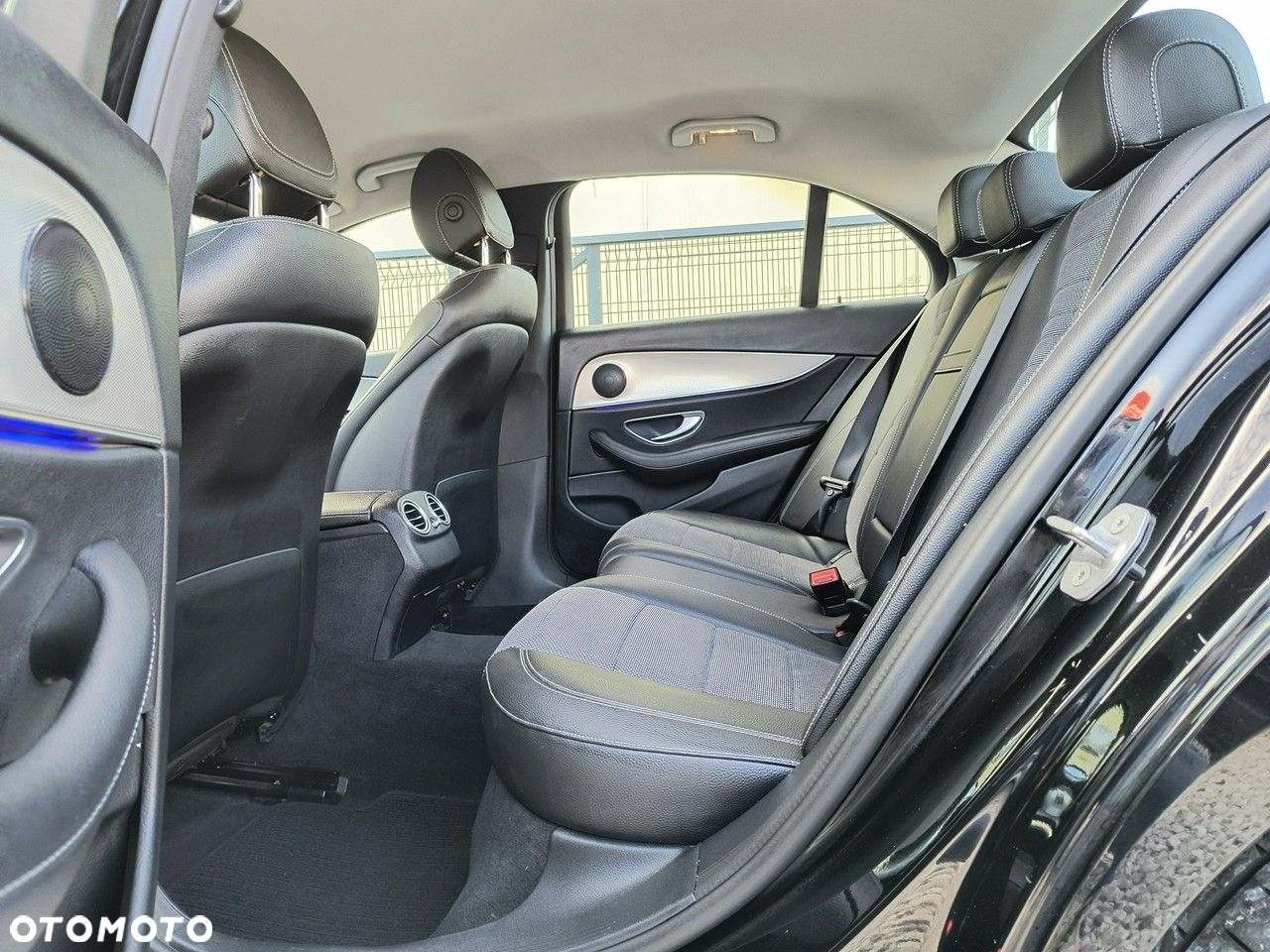 Mercedes-Benz Klasa E 400 4-Matic 9G-TRONIC - 12