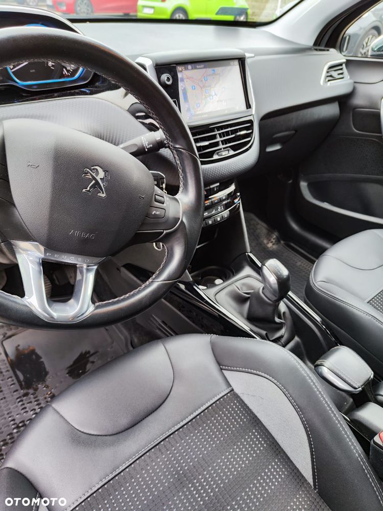 Peugeot 2008 1.2 Pure Tech Active S&S - 10