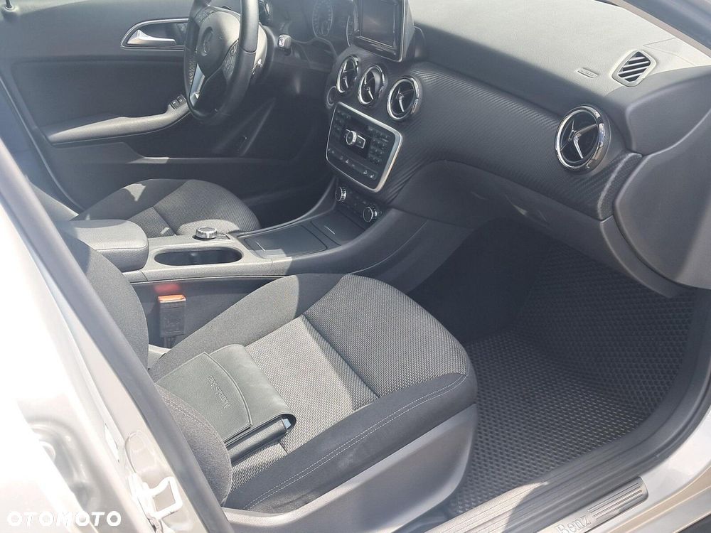 Mercedes-Benz GLA - 15